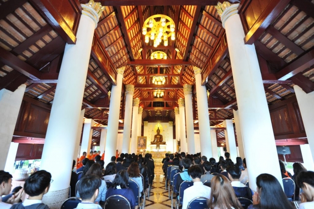 bcr_9878 พิธีทำบุญตักบาตร เนื่องในวันคล้ายวันพระบรมราชสมภพ พระบาทสมเด็จพระปรมินทรมหาภูมิพลอดุลยเดช ณ วิหารพระเจ้าล้านทองเฉลิมพระเกียรติฯ