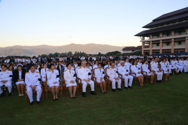 ผู้ร่วมกิจกรรม “รวมพลังแห่งความภักดี” ในโอกาสวันคล้ายวันพระบรมราชสมภพปีที่ 89 ณ ลานเฉลิมพระเกียรติสมเด็จพระศรีนครินทราบรมราชชนนี ผู้ร่วมกิจกรรม “รวมพลังแห่งความภักดี” ในโอกาสวันคล้ายวันพระบรมราชสมภพปีที่ 89 ณ ลานเฉลิมพระเกียรติสมเด็จพระศรีนครินทราบรมราชชนนี