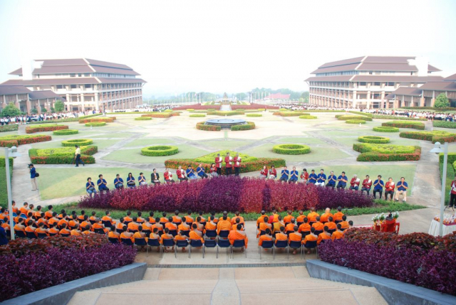 พิธีทำบุญตักบาตรข้าวสารอาหารแห้ง พระสงฆ์จำนวน 90 รูป ณ บริเวณลานดาว