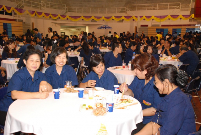 บรรยากาศงานเลี้ยงขอบคุณแขกผู้มีเกียรติ ณ อาคารเฉลิมพระเกียรติ 72 พรรษา บรมราชินีนาถ