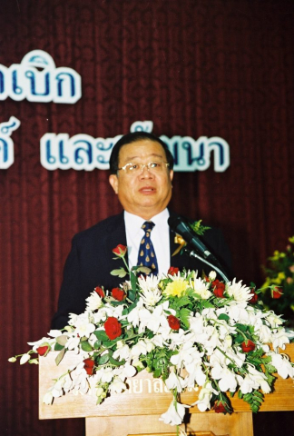 รศ.ดร.วันชัย ศิริชนะ อธิการบดี รายงานผลการดำเนินงานของมหาวิทยาลัยแม่ฟ้าหลวง