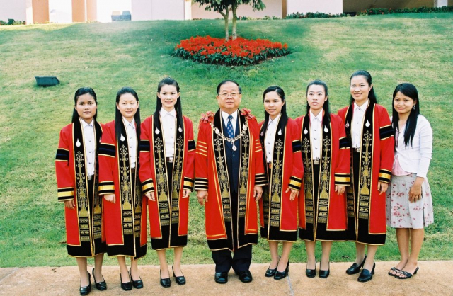 รศ.ดร.วันชัย ศิริชนะ (อธิการบดี) บัณฑิตมหาวิทยาลัยแม่ฟ้าหลวง รุ่นที่ 3