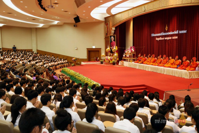 พิธีทางศาสนาในหอประชุมสมเด็จย่า