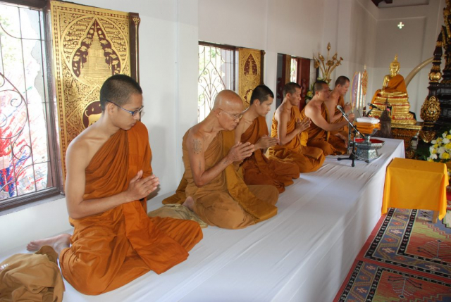 ประธานสงฆ์อปโลกน์กฐิน และพระสวดกฐิน
