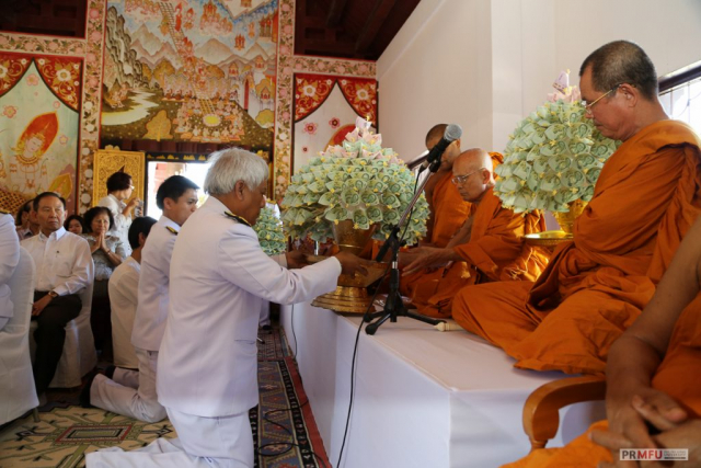 ผู้บริหาร และผู้มาร่วมพิธีถวายเงินบริจาคในงานถวายผ้ากฐินพระราชทาน
