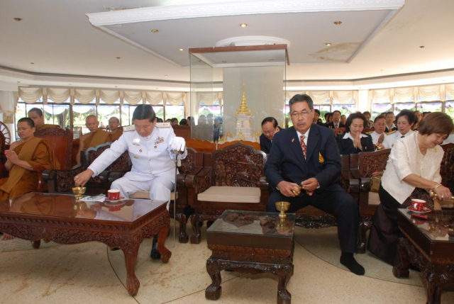 พระสงฆ์อนุโมทนา และประธานกรวดน้ำ