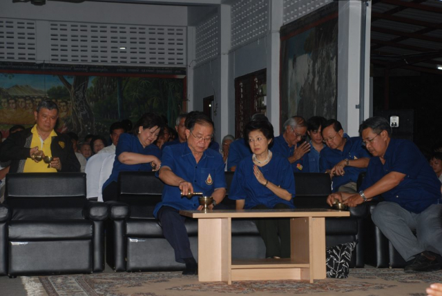 ประธานฯ กรวดน้ำ