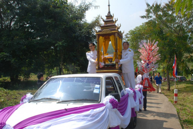 ขบวนแห่องค์กฐิน และเคลื่อนขบวนไปยังอุโบสถวัดภูมิพาราราม