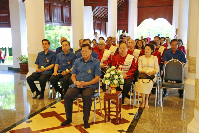 นมัสการพระเจ้าล้านทองเฉลิมพระเกียรติฯ ณ วิหารพระเจ้าล้านทองเฉลิมพระเกียรติฯ โดยพลเอกสำเภา ชูศรี นายกสภามหาวิทยาลัย เป็นประธานในพิธี