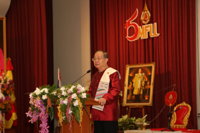 รศ.ดร.วันชัย ศิริชนะ อธิการบดี กล่าวรายงานประชาชน ในโอกาสครบรอบ 15 ปี แห่งการสถาปนามหาวิทยาลัยแม่ฟ้าหลวง