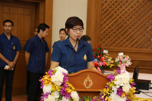 รศ.ดร.ชยาพร วัฒนศิริ รองอธิการบดีมหาวิทยาลัยแม่ฟ้าหลวง กล่าวรายงานพิธีมอบใบประกาศเกียรติคุณอาจารย์ดีเด่นประจำสำนักวิชา