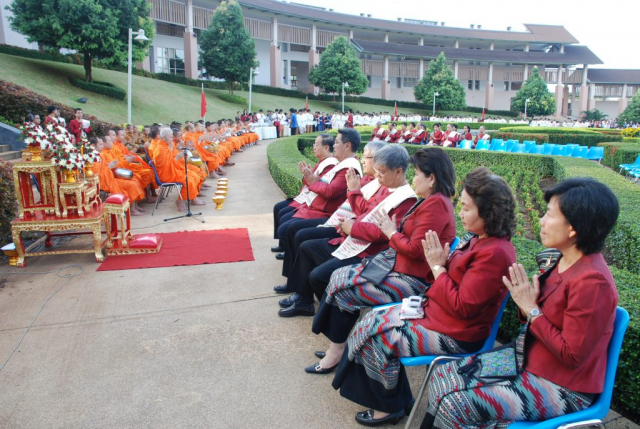 พิธีทำบุญตักบาตรพระสงฆ์ จำนวน 120 รูป ณ ลานดาว