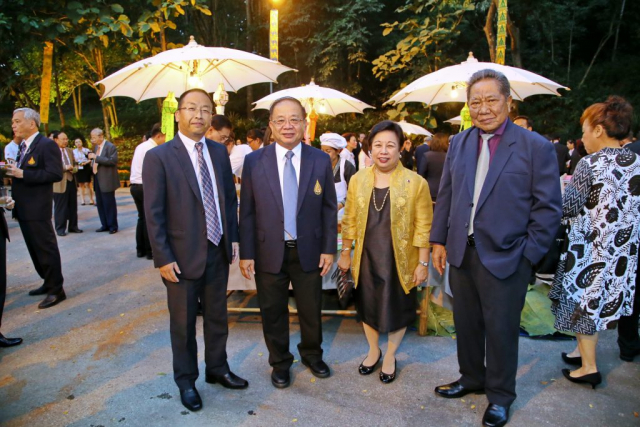 กาดหมั้ว ณ ลานหน้าห้องประชุมวนาสวรรค์