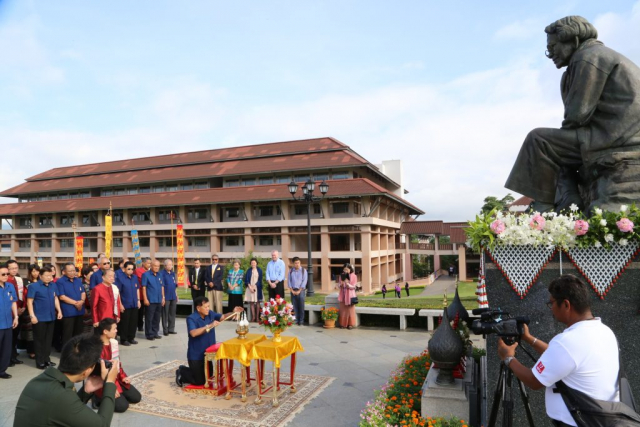 พิธีถวายสักการะพระราชานุสาวรีย์สมเด็จพระศรีนครินทราบรมราชชนนี ณ ลานพระราชานุสาวรีย์ฯ