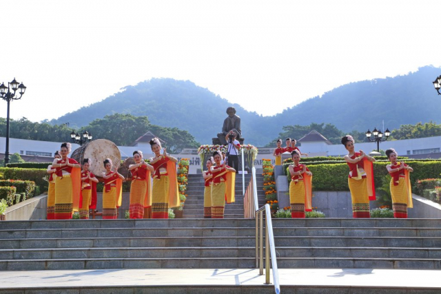 ฟ้อนหอมนวลคำ โดยนักศึกษามหาวิทยาลัยแม่ฟ้าหลวง