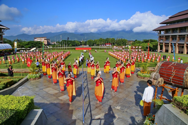 ฟ้อนหอมนวลคำ โดยนักศึกษามหาวิทยาลัยแม่ฟ้าหลวง