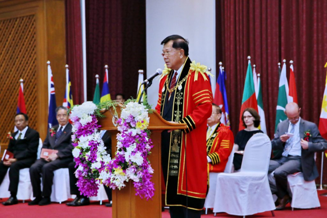 พลเอกสำเภา ชูศรี นายกสภามหาวิทยาลัยแม่ฟ้าหลวง กล่าวต้อนรับ