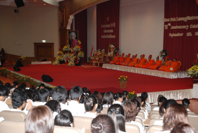 พระสงฆ์สมณศักดิ์ 9 รูป เจริญพระพุทธมนต์