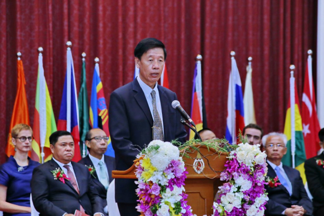 ฯพณฯ นายตรี ด่านไพบูลย์ อดีตรัฐมนตรีว่าการทบวงมหาวิทยาลัย กล่าวสุนทรพจน์ / แสดงความยินดี