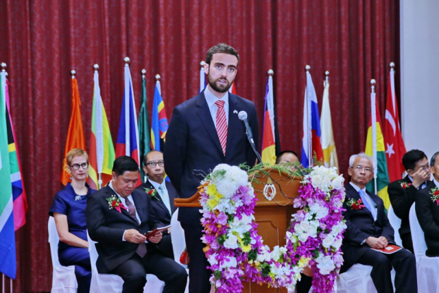 Mr. Daniel Jacobs-Nhan ผู้แทนเอกอัครราชทูตสหรัฐอเมริกาประจำประเทศไทย กล่าวสุนทรพจน์ / แสดงความยินดี