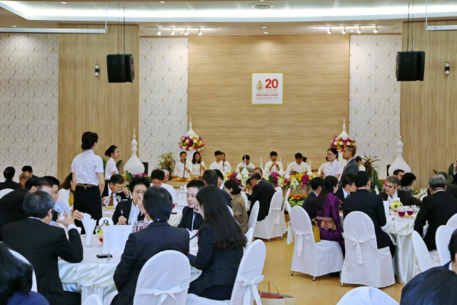บรรยากาศรับประทานอาหารกลางวัน ณ ห้องคำมอกหลวง ชั้น 5 อาคาร E-Park