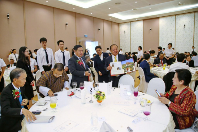 บรรยากาศรับประทานอาหารกลางวัน ณ ห้องคำมอกหลวง ชั้น 5 อาคาร M Square (e-Park)