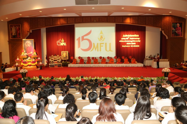 พิธีกรนำอาราธนาศีล / ประธานสงฆ์ให้ศีล