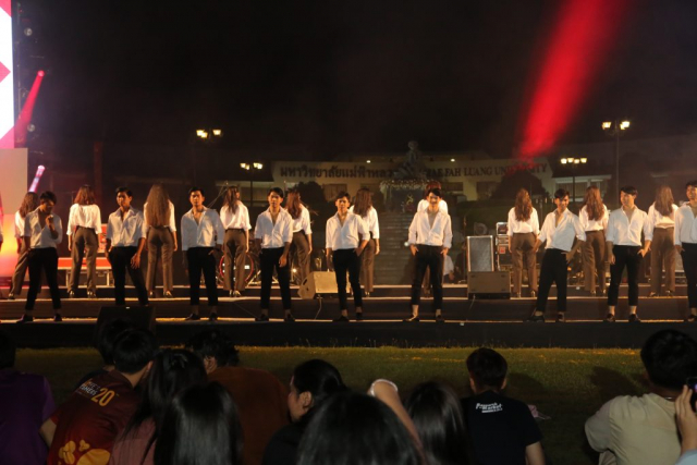 การแสดงเปิดตัวดาวเดือน, ชมรม Dancing and Acting