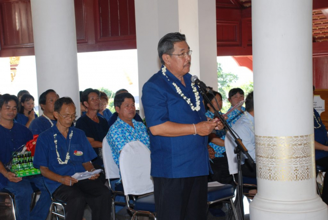 รศ.น.สพ.ดร.เทอด เทศประทีป รองอธิการบดี นำกล่าวขอสูมาคารวะและขอพรเนื่องในโอกาสปี๋ใหม่เมือง
