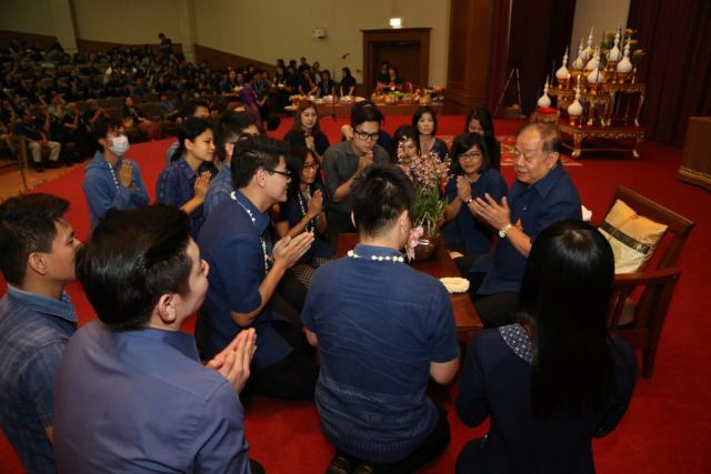 หน่วยงานภายในของมหาวิทยาลัย มอบของดำหัวอธิการบดี
