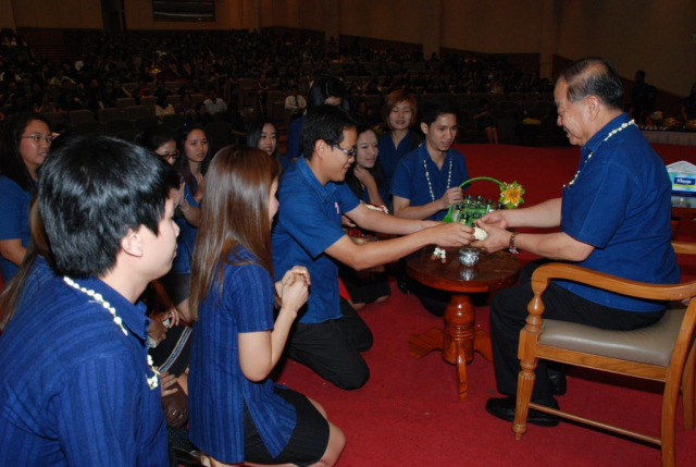 หน่วยงานภายในของมหาวิทยาลัย มอบของดำหัวอธิการบดี
