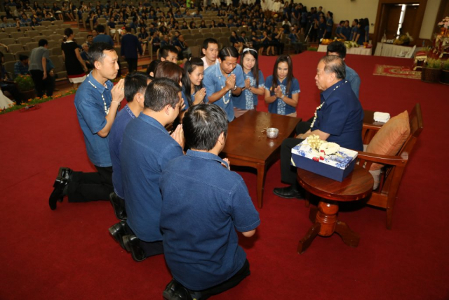 หน่วยงานภายในของมหาวิทยาลัย มอบของดำหัวอธิการบดี