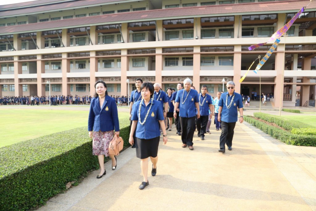 ขบวนแห่เครื่องสักการะและน้ำขมิ้นส้มป่อย ไปยังพระราชานุสาวรีย์สมเด็จพระศรีนครินทราบรมราชชนนี