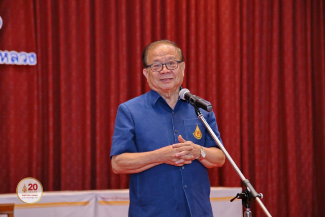 รศ.ดร.วันชัย ศิริชนะ อธิการบดีให้พรในโอกาสปี๋ใหม่เมือง
