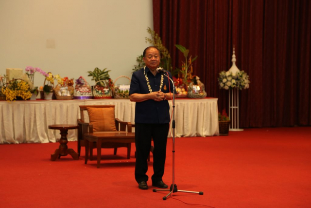 รศ.ดร.วันชัย ศิริชนะ อธิการบดีให้พรในโอกาสปี๋ใหม่เมือง