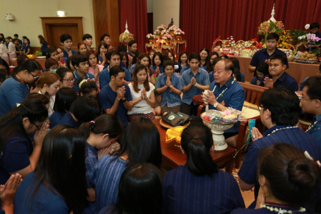 หน่วยงานภายในของมหาวิทยาลัย มอบของดำหัวอธิการบดี