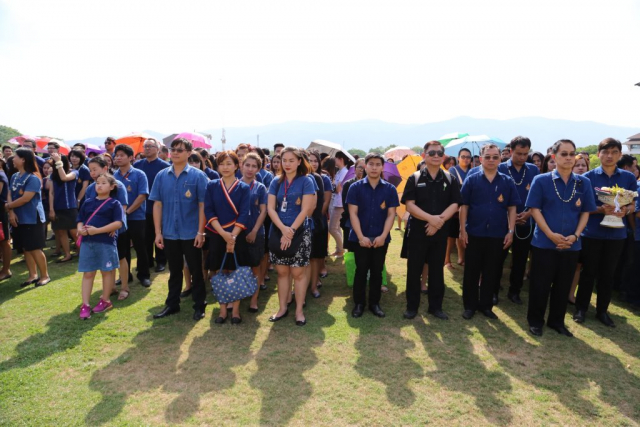 ผู้เข้าร่วมพิธี ณ พระราชานุสาวรีย์สมเด็จพระศรีนครินทราบรมราชชนนี