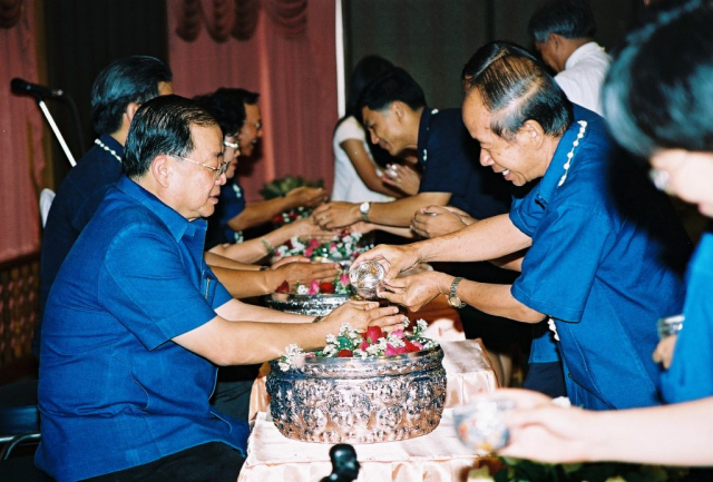 พิธีรดน้ำดำหัวอธิการบดี และผู้บริหารมหาวิทยาลัยแม่ฟ้าหลวง