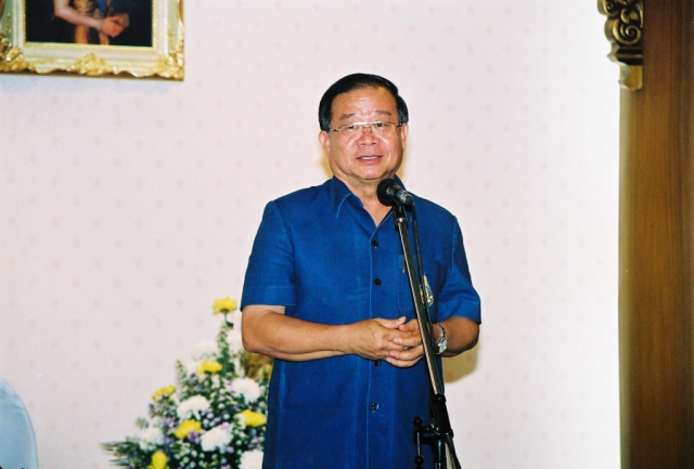 รศ.ดร.วันชัย ศิริชนะ อธิการบดีได้ให้พรแก่ผู้เข้าร่วมพิธี