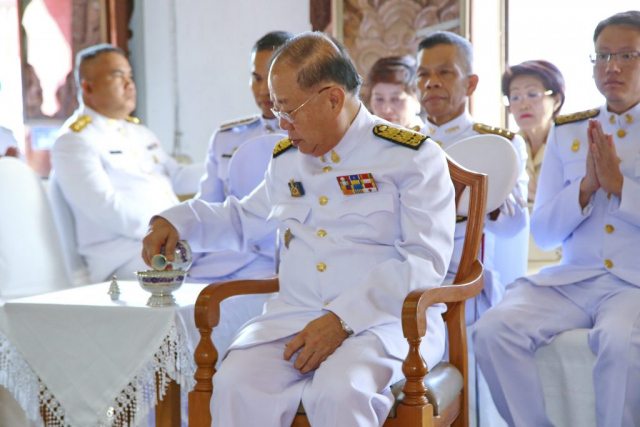 รศ.ดร.วันชัย ศิริชนะ ประธานในพิธีกรวดน้ำ
