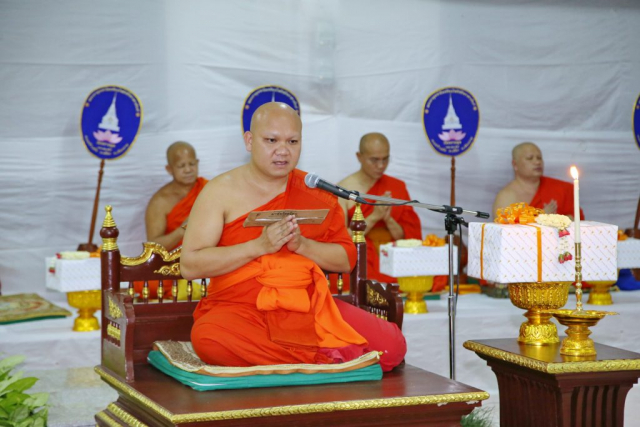 พระสงฆ์แสดงพระธรรมเทศนา “อานิสงส์กฐิน” 1 กัณฑ์