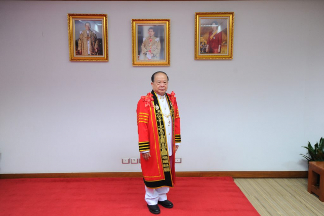 ครุยประจำตำแหน่งอธิการบดี
