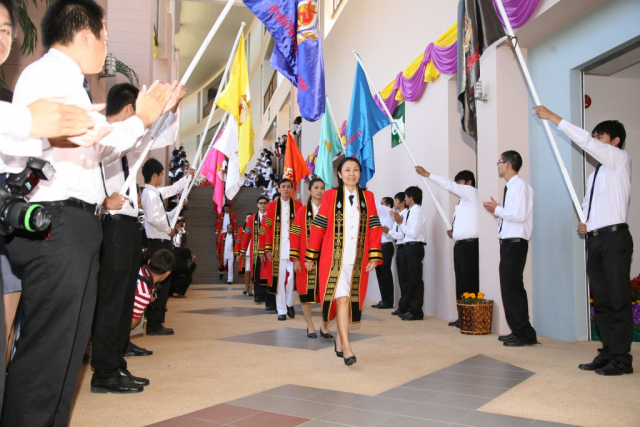 ครุยดุษฎีบัณฑิต