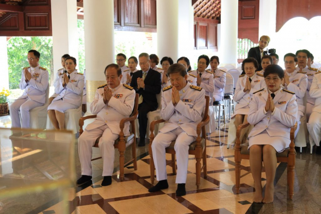 ผู้เข้าร่วมพิธี กล่าวคำไหว้พระเจ้าล้านทองเฉลิมพระเกียรติฯ