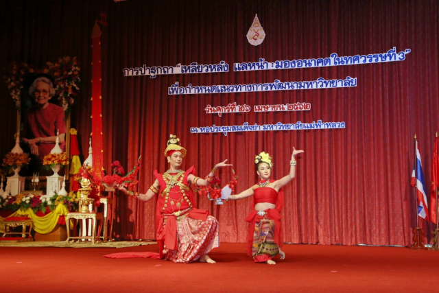 การแสดงชุดพิเศษ จากศิลปิน The Thais
