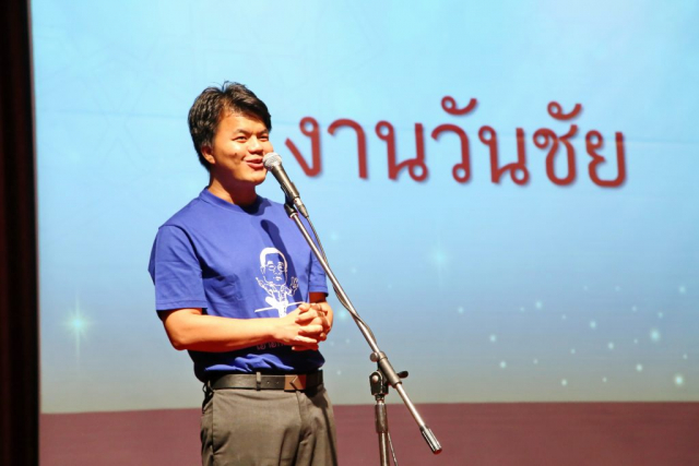 นายก๋ง แซ่เฮ้อ ศิลปศาสตรบัณฑิต อดีตนักศึกษาทุนมหาวิทยาลัยแม่ฟ้าหลวง ตัวแทนนักศึกษาเก่ามหาวิทยาลัยแม่ฟ้าหลวง เสนอมุมมองของนักศึกษา