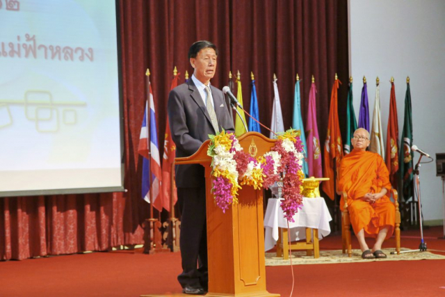 นายตรี ด่านไพบูลย์ อดีตรัฐมนตรีว่าการทบวงมหาวิทยาลัย กล่าวสุนทรพจน์