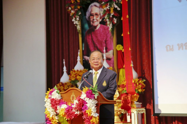 รศ.ดร.วันชัย ศิริชนะ อธิการบดีมหาวิทยาลัยแม่ฟ้าหลวง ปาฐกถา “เหลียวหลัง แลหน้า : มองอนาคตในทศวรรษที่ 3”