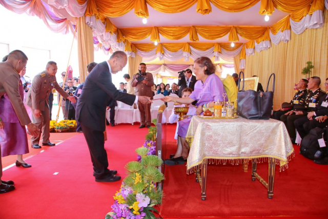 สมเด็จพระเทพรัตนราชสุดาฯ สยามบรมราชกุมารี พระราชทานประกาศเกียรติคุณ ผู้มีคุณูปการในการจัดตั้งโรงพยาบาลศูนย์การแพทย์มหาวิทยาลัยแม่ฟ้าหลวงตั้งแต่แรกเริ่ม และผู้ร่วมบริจาคทรัพย์เพื่อสนับสนุนการดำเนินการ