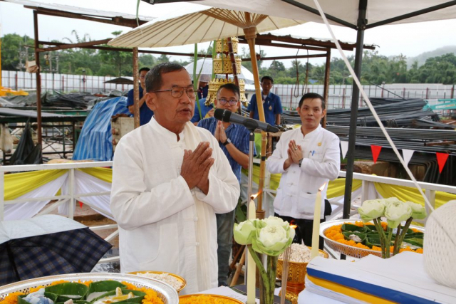 อาจารย์เรืองยศ สุทธิวิลัย โหรอ่านโองการบวงสรวงเทพยดา